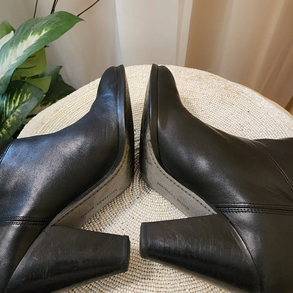 Michael Kors Leather Boots siz7.Conditin Ok.See 2 Last Picture Small Skrach .7 - Picture 5 of 10